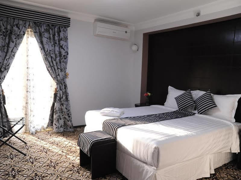 Oyo 411 Moon Hotel Νταμάμ Εξωτερικό φωτογραφία